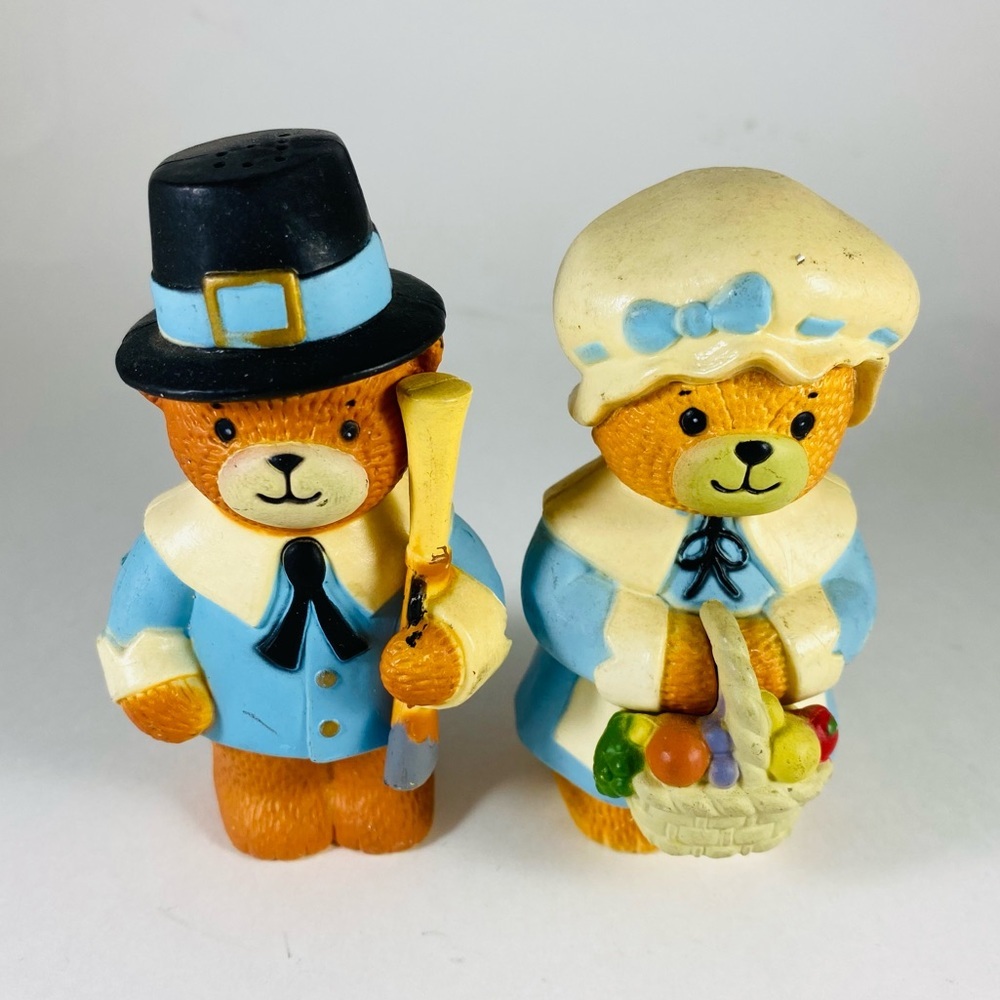 Vintage teddy bear Pilgrim couple salt and pepper shakers